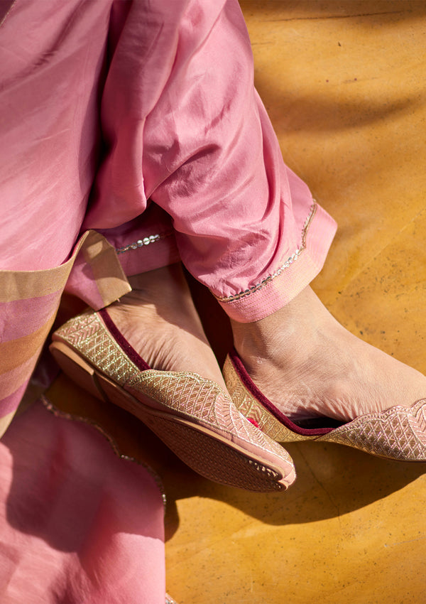 Gulabi Yaarana Salwar