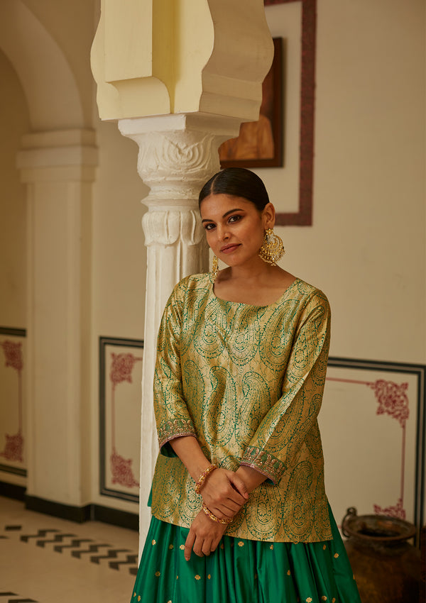 Panna Tehvaar Lehenga