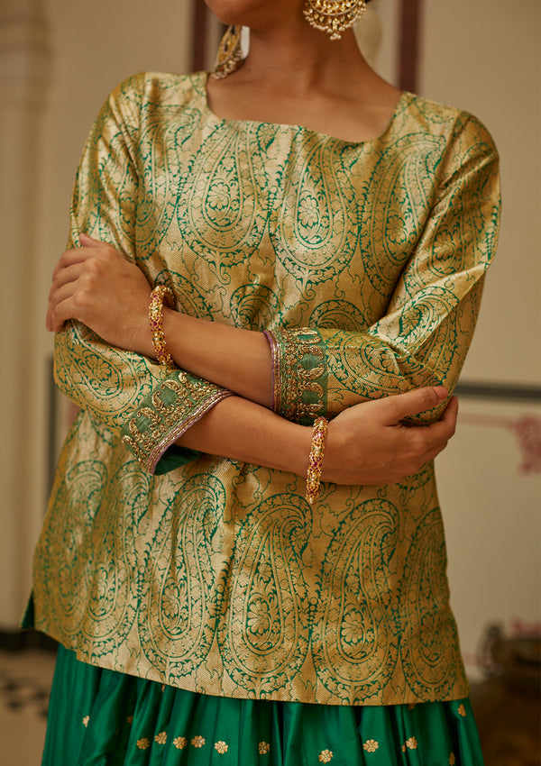 Panna Tehvaar Lehenga