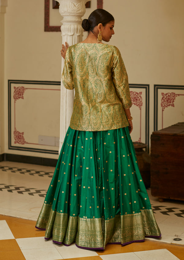 Panna Tehvaar Lehenga