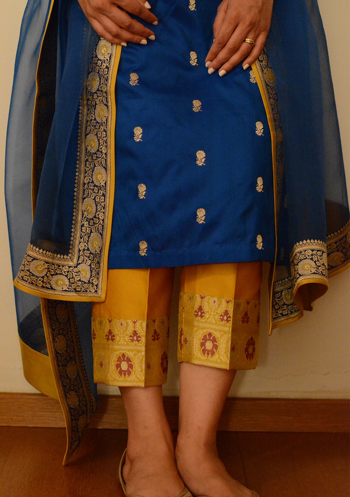 Neelambari Odhni