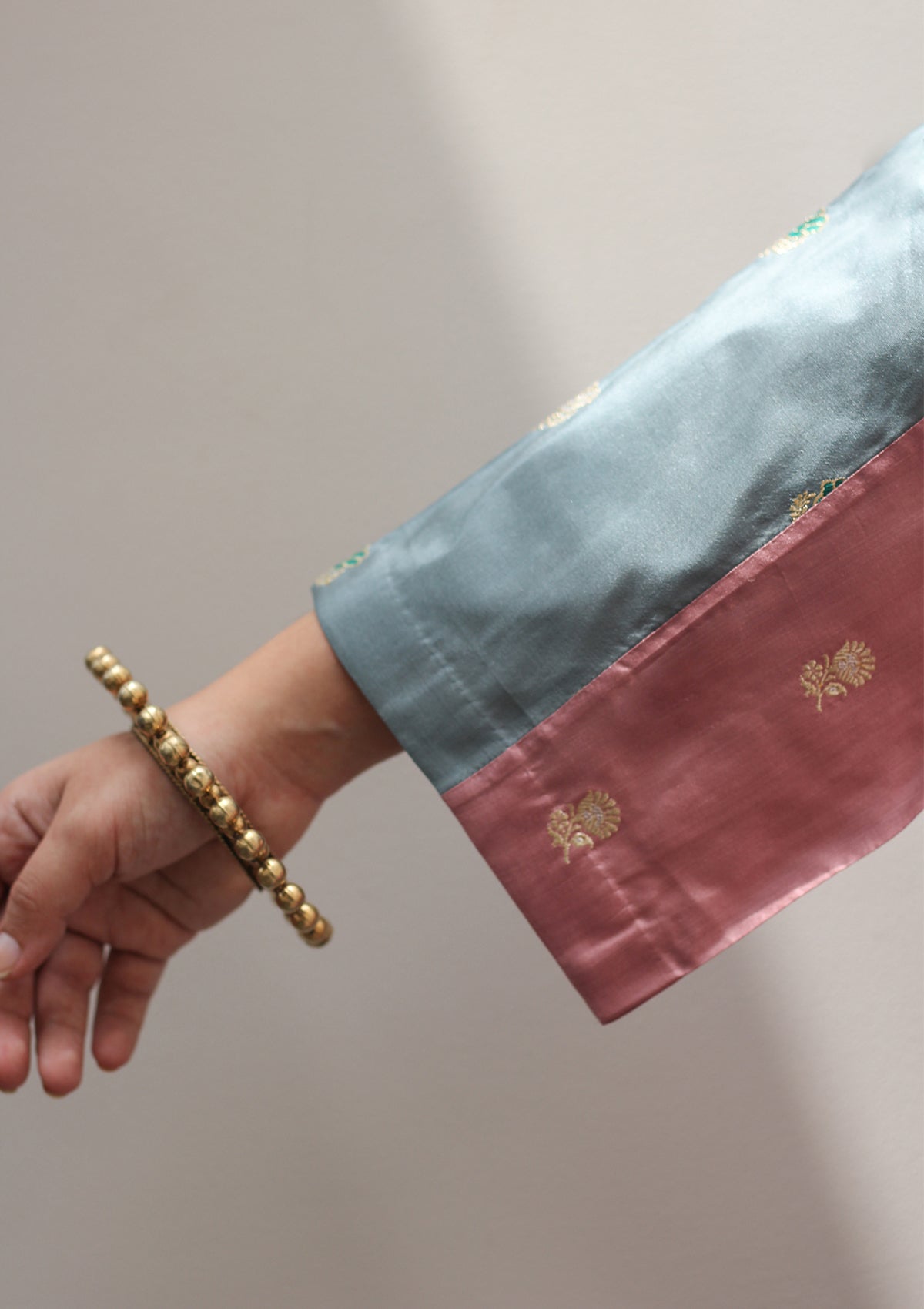 Aasmani Gulaab Kurta