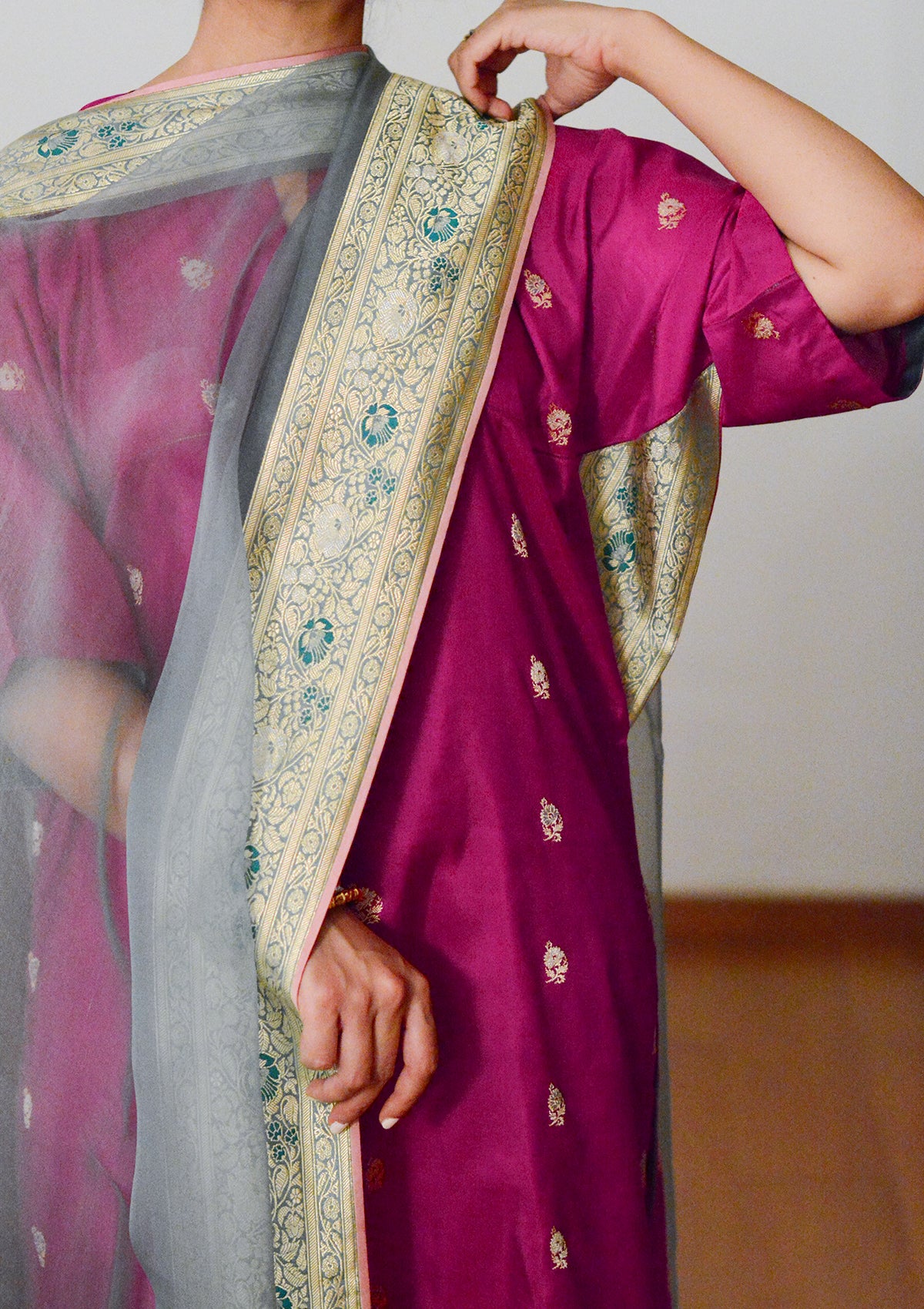 Aasmani Odhni