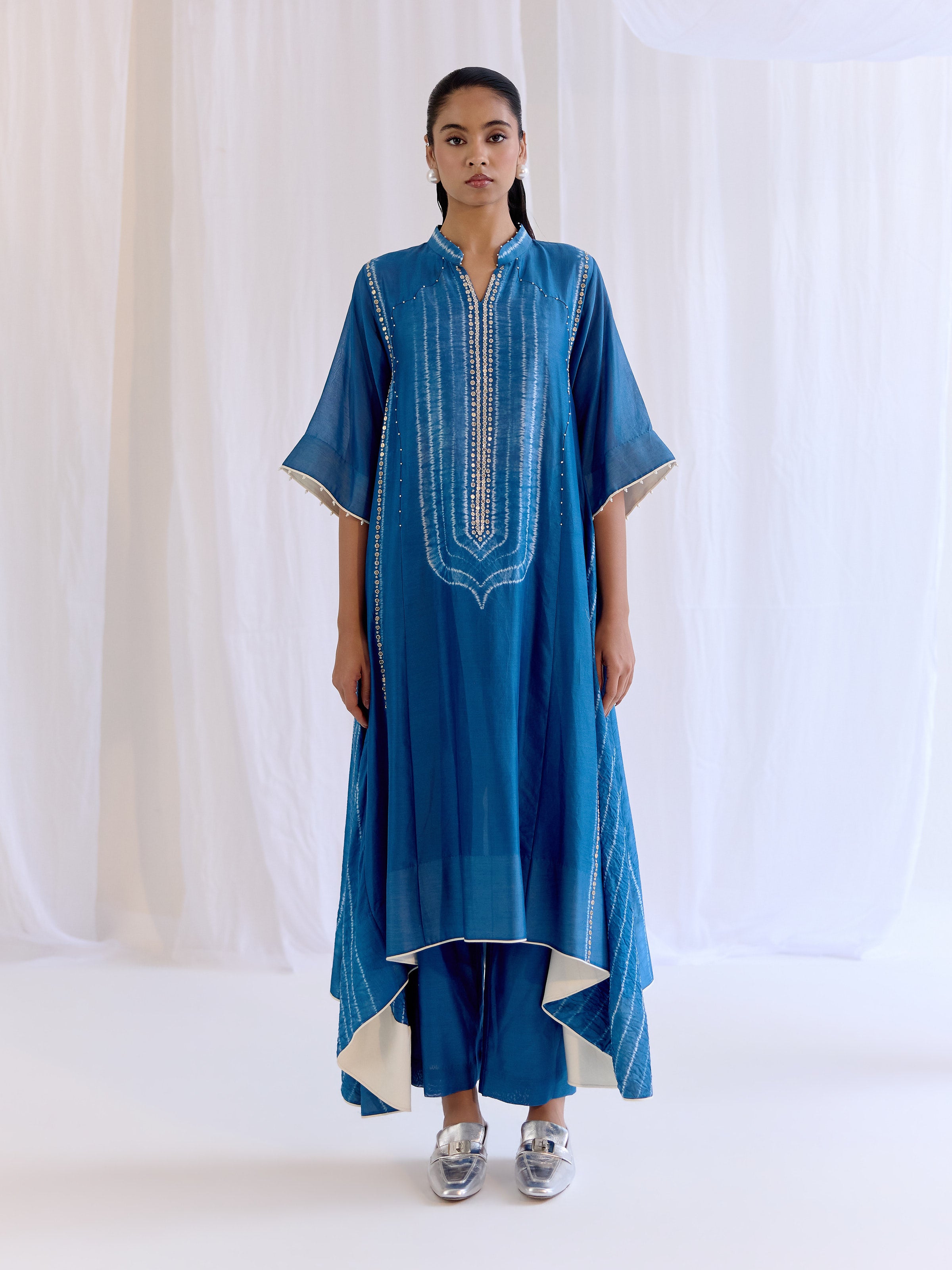 Neelaya Kurta