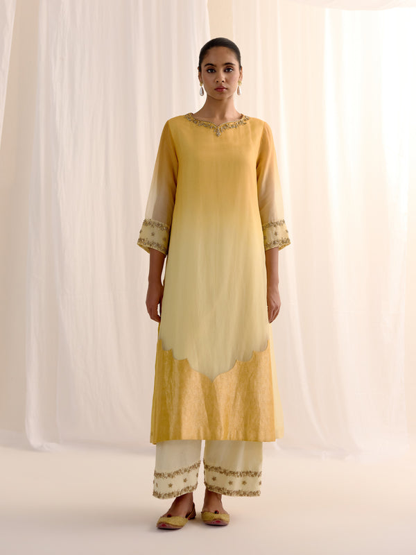 Noor-e Sunehra Kurta Set