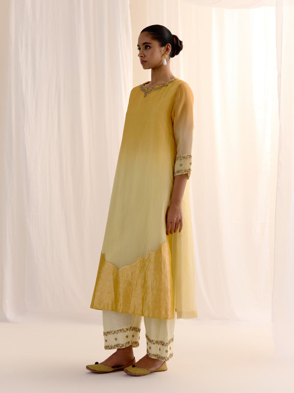 Noor-e Sunehra Kurta Set