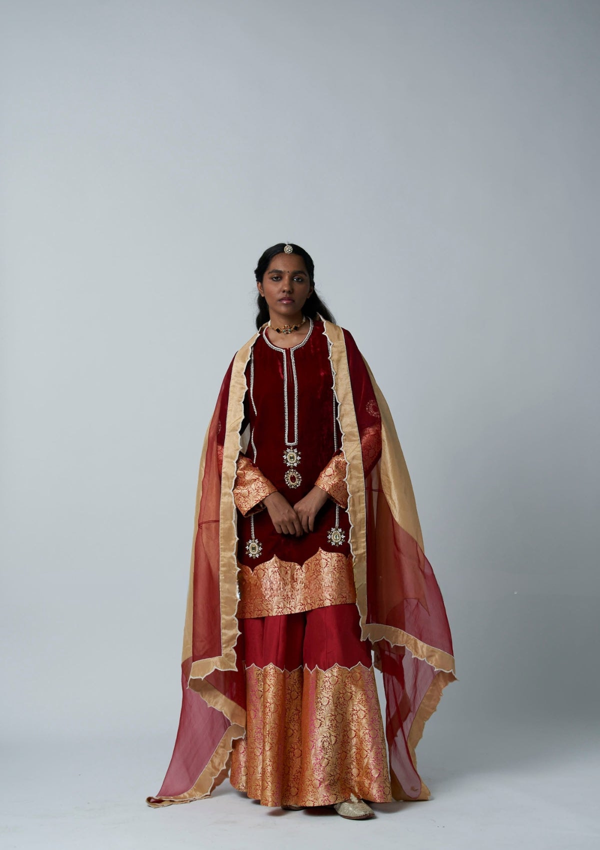 Sunehri Ruby Jharokha Odhni