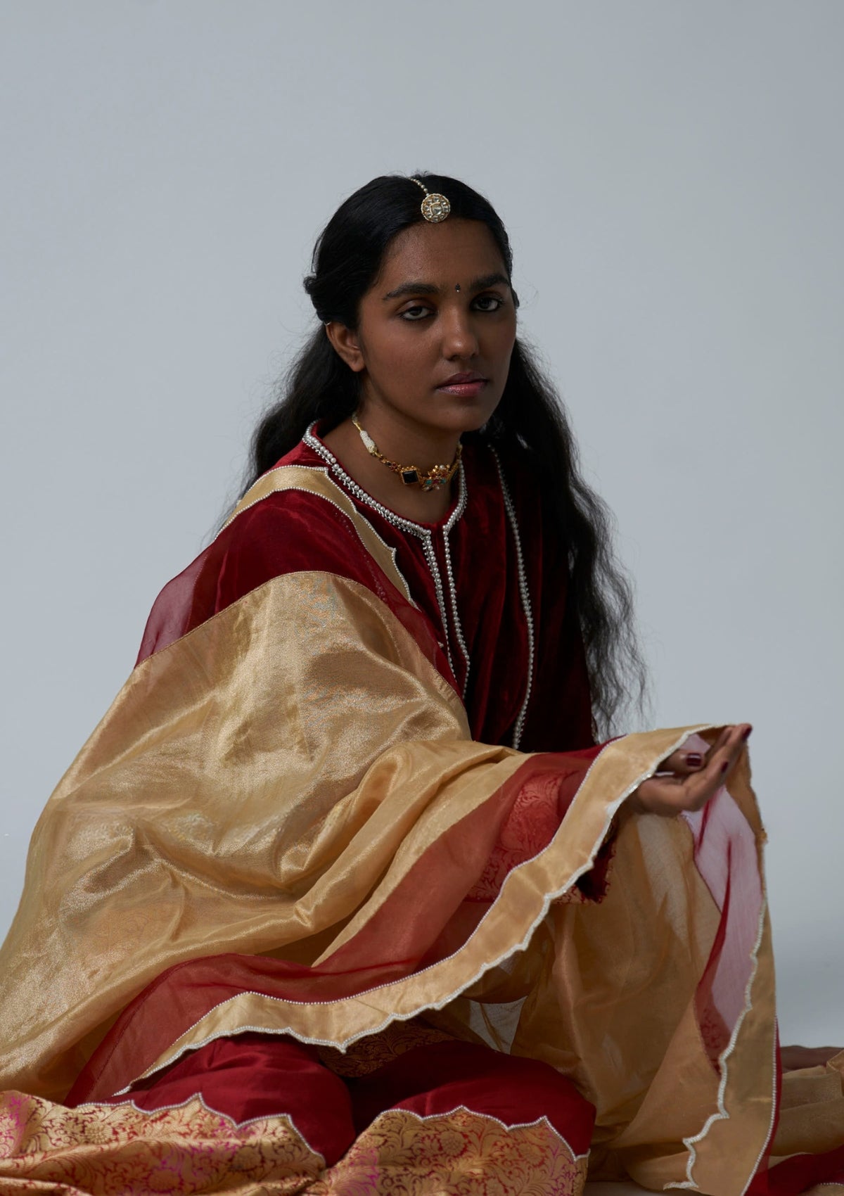 Sunehri Ruby Jharokha Odhni