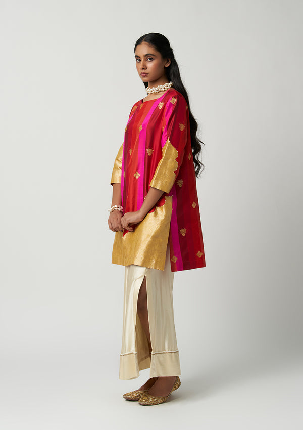 Mehrabiya Ohfab Kurta Set